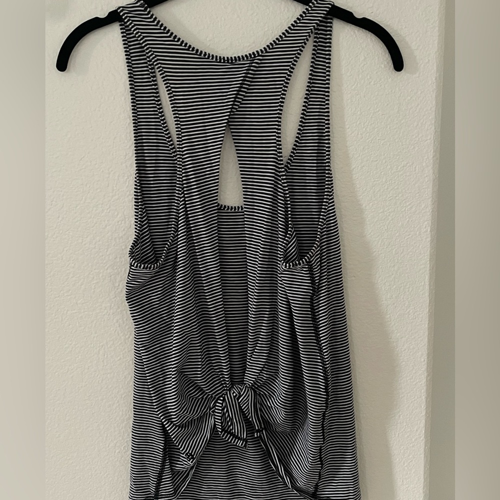 Lululemon open back tank. Size 4 or 6.